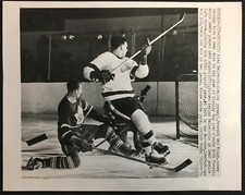 1952 Stanley Cup Playoffs Hockey Photo Alex Delvecchio Crashing Maple Leafs Net