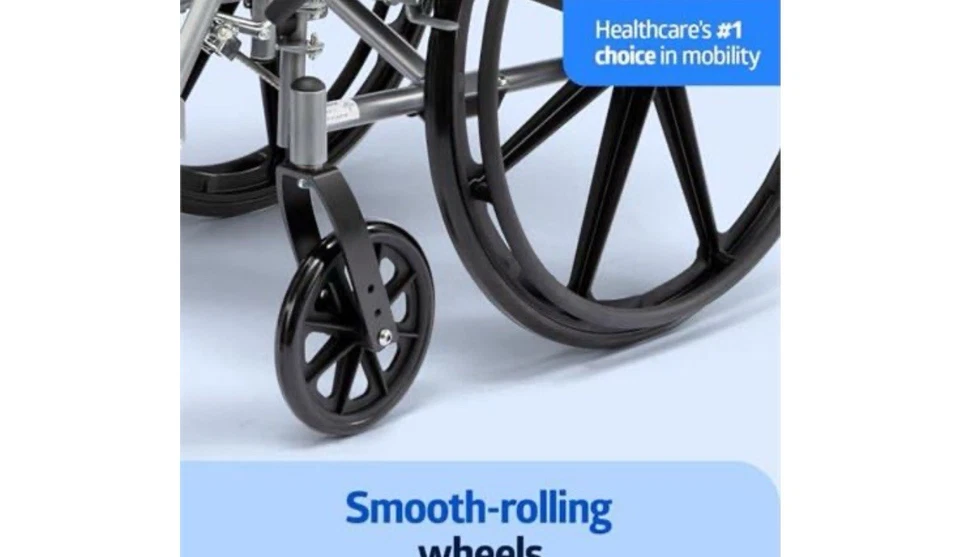 "Silla de ruedas ligera Medline asiento de 18"", brazos oscilantes, reposapiés elevadores" Foto 2 de 3