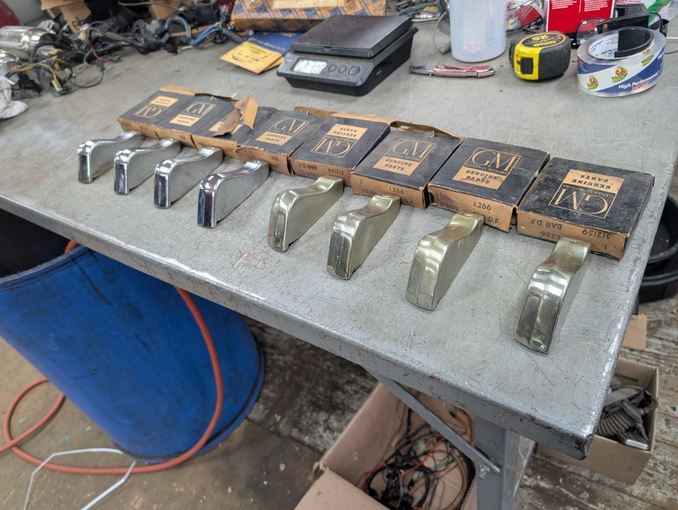 Juego de 8 piezas de barras de rejilla Pontiac 1949 moldura de dientes frontal Chieftain Streamliner nuevo de stock Foto 2 de 4