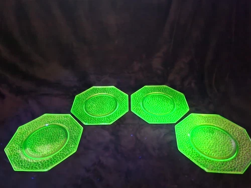 Set Of 4 L.E. Smith Green Uranium Glass Crackle Cracky Octagon Dinner Plate 8"