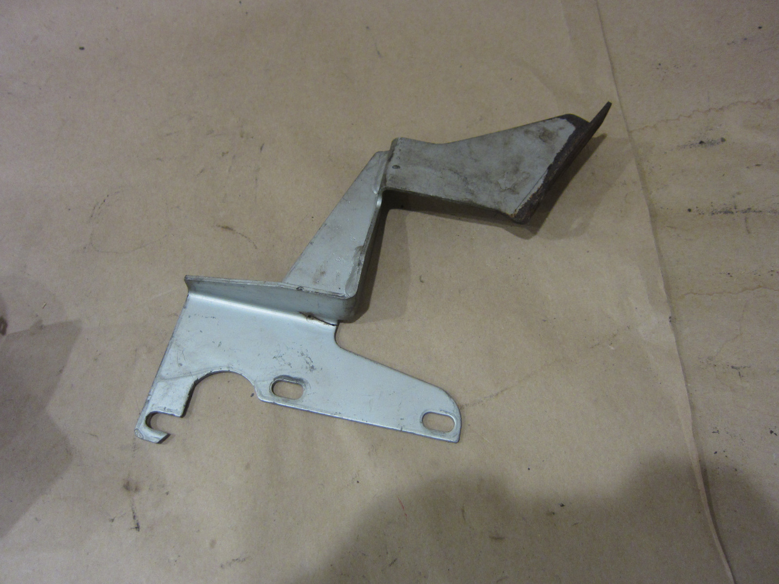Ferrari 430 - RH Bracket For Catalyst  -  P/N 223143