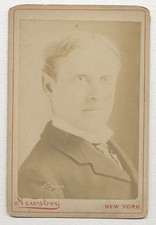 1885 GOODWIN ACTOR NEWSBOY CABINET PHOTO, PRESENTER SILVER BASEBALL TO CAP ANSON