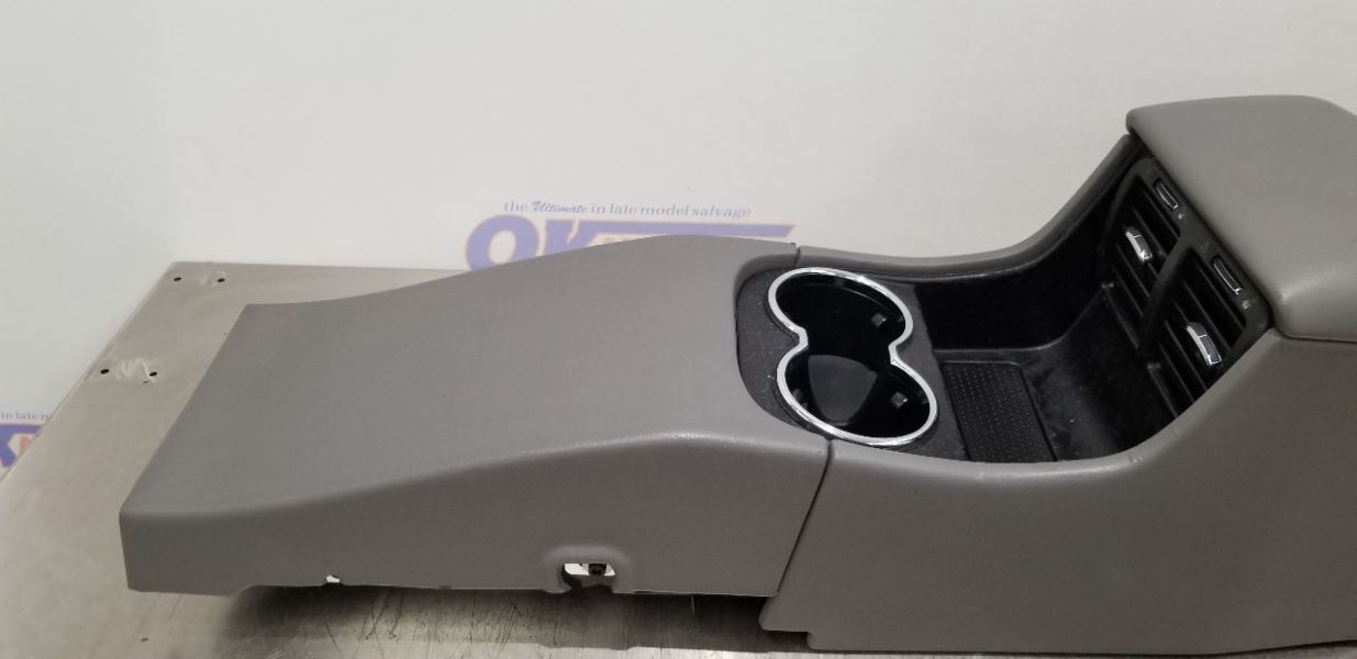 Maserati GranTurismo Front Center console Gray