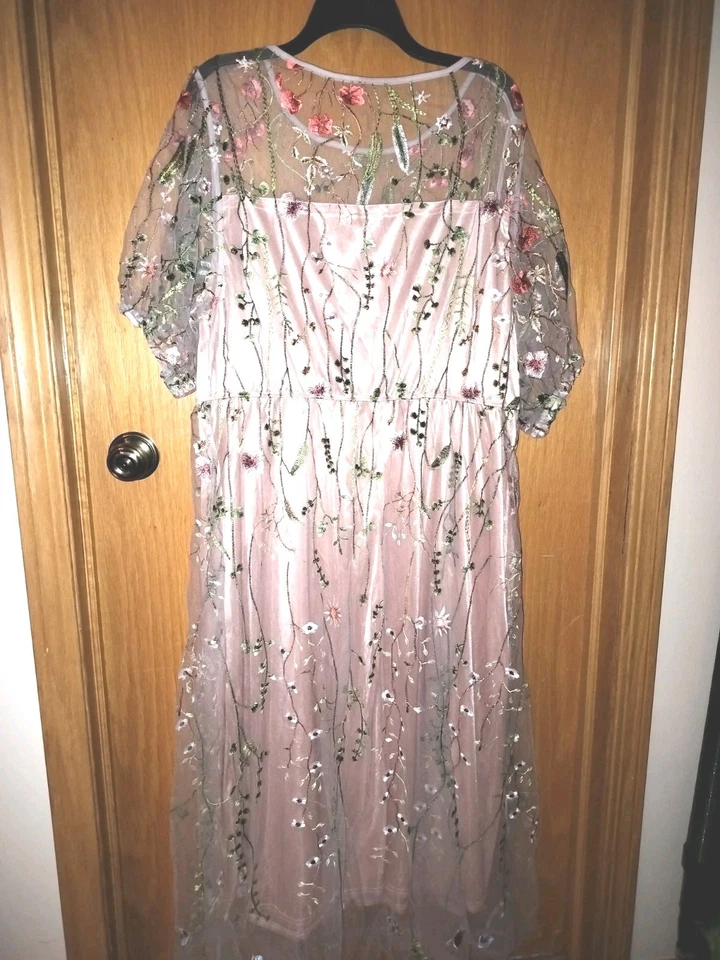 Women's Midi Dress- Elegant Floral Embroidered Mesh Tulle Over Pink, Sz 4XL - Image 2 of 4