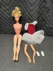 New ListingVintage 1970s Ballerina Barbie Doll - Arms Have Come Off - Comes W/Outfit&shoes