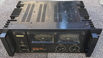 YAMAHA ナチュラルサウンドパワーアンプ P-2200② Yamaha P-2200 2-Channel Professional Power Amplifier Black 20Hz