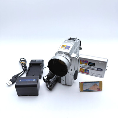 Sony DCR-PC110 MiniDV Digital Camcorder Carl Zeiss Optics + Battery Japan