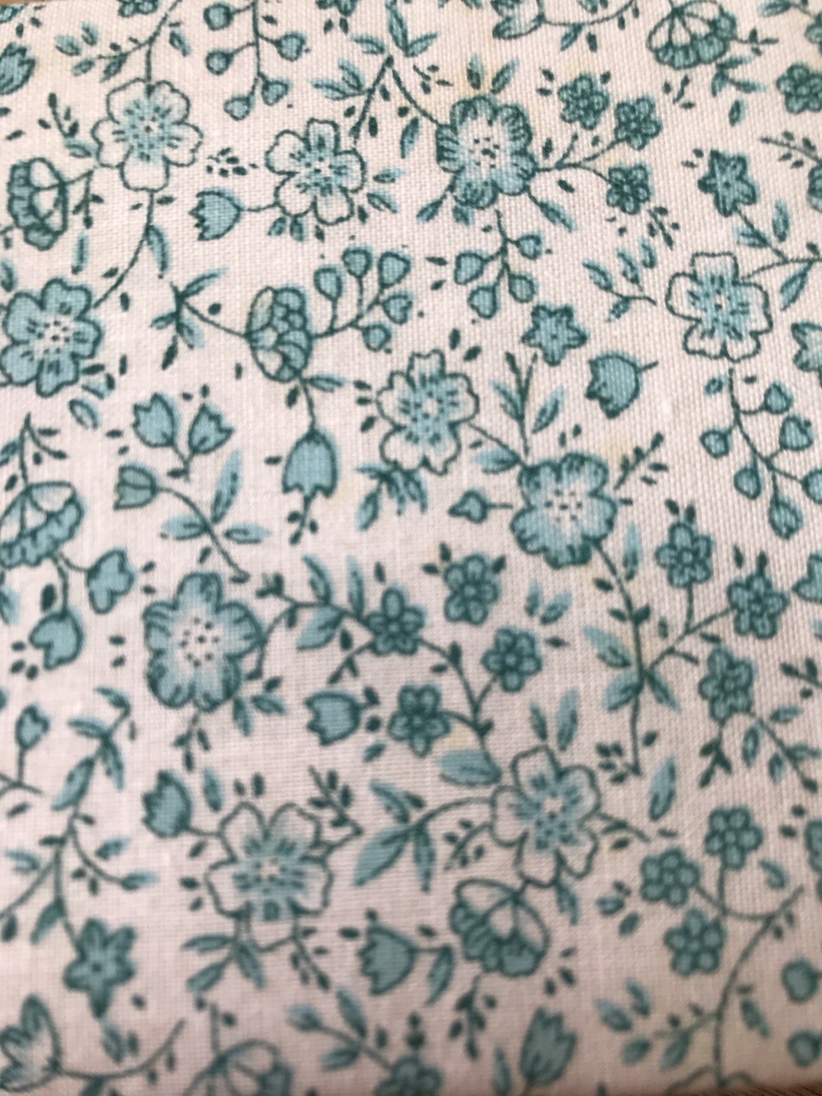 Dolls House White/Pink Bed, Floral Bedcover/Bolster 5