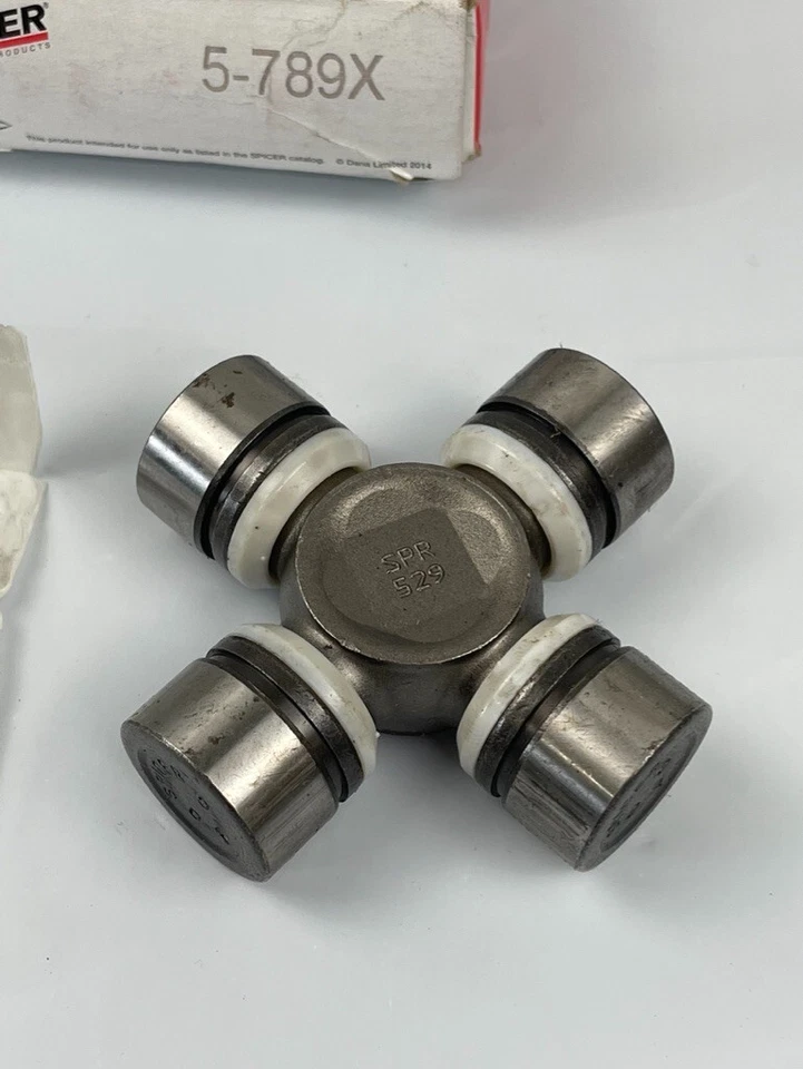 Junta universal de eje de transmisión Spicer 5789X, unión en U, centro trasero Foto 3 de 4