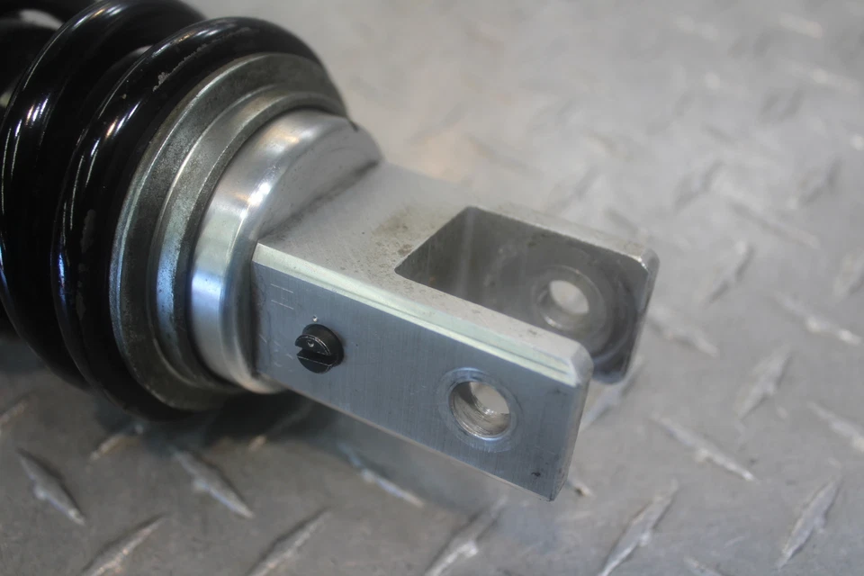 Suspensión amortiguador trasero Suzuki GSXR750 2002 62100-39F10 Foto 3 de 4