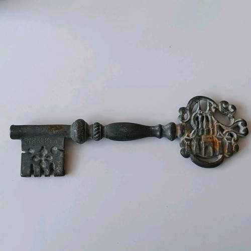 Vintage 1983 NEW FANTASYLAND Official Opening Key RARE Opening Day Collectible - Picture 5 of 10