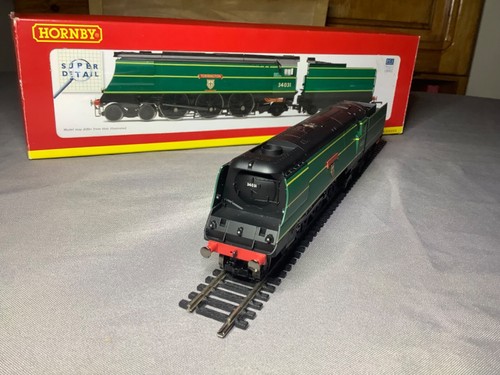 Hornby R2691 BR Malachite Green 4-6-2 West Country Class Loco 34031 Torrington - Picture 3 of 5
