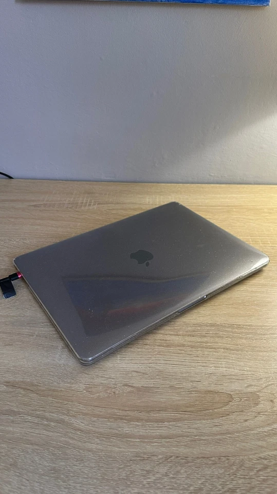Apple MacBook Pro 13" 2020 · i5 · 32GB · 1TB, foto 3 de 5