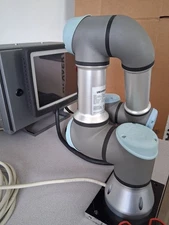 Universal Robots UR3 Robot with CB31UR3 Control Box & Teach Pendant
