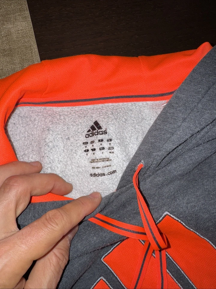 Sudadera con capucha Adidas para hombre talla mediana gris con naranja Foto 3 de 4
