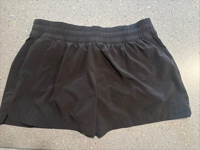 Athleta High Rise Weekender Run Short Black Small 3''- Pockets Athletic Quick Dry
