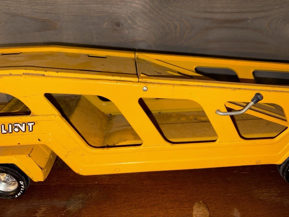 老式 NYLINT 黄色涡轮动力福特半载体亲笔签名运输免运费 — 第 3/4 张图片