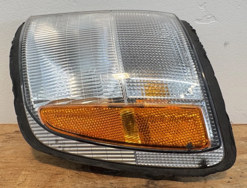 Conjunto de luces de señal de giro de esquina Isuzu Trooper 1998-2002 controladores LH OEM Foto 2 de 4