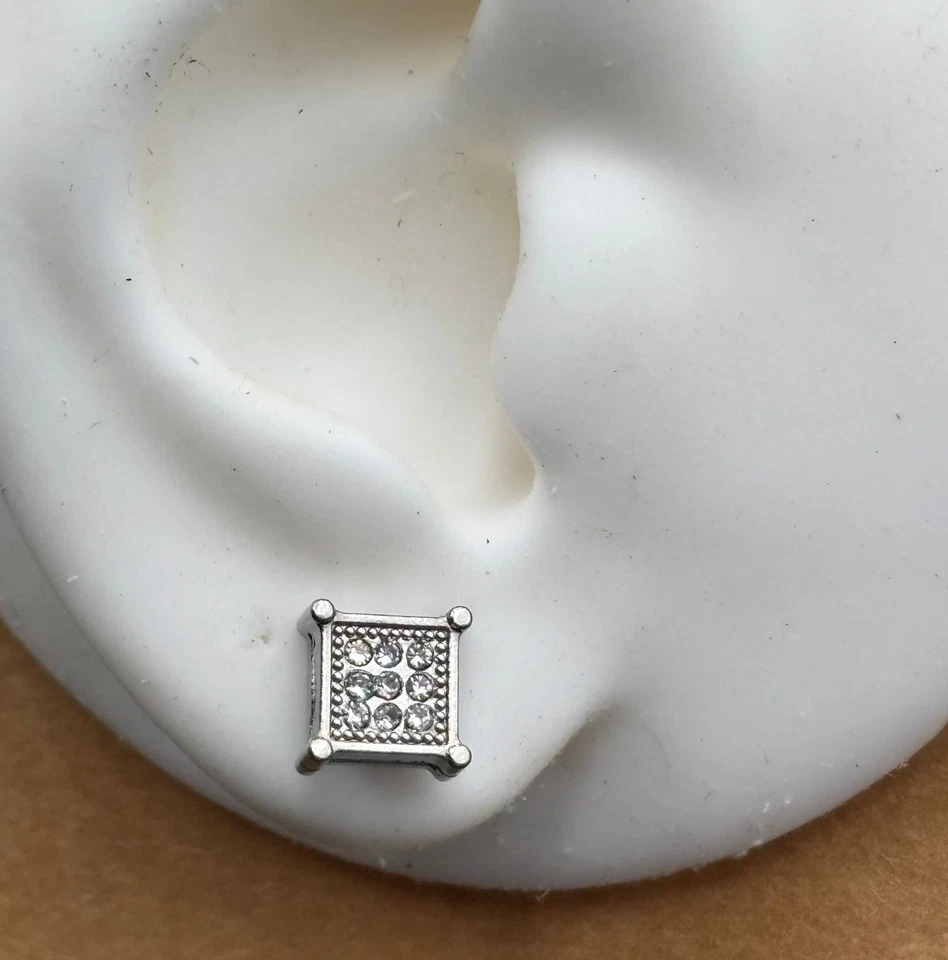 Orecchini Da Lobo Con Zirconi Acciaio Chirurgico Nickel Free - Immagine 2 di 3