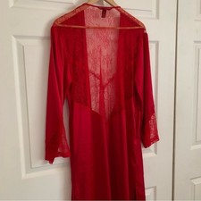 Victoria's Secret Red Satin Chantilly Lace Robe Size Medium / Large