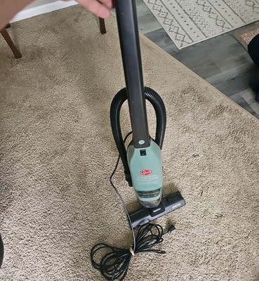 VTG Hoover Bagless Quik-Broom Cyclonic Action Vacuum Cleaner MODEL S2543 TESTED 