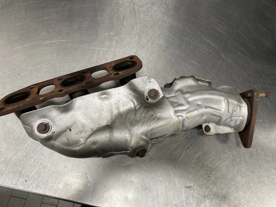 Colector de escape 13’ - 17’ INFINITI EX/QX50 3,7 L LADO DERECHO - LADO PASAJERO Foto 4 de 4