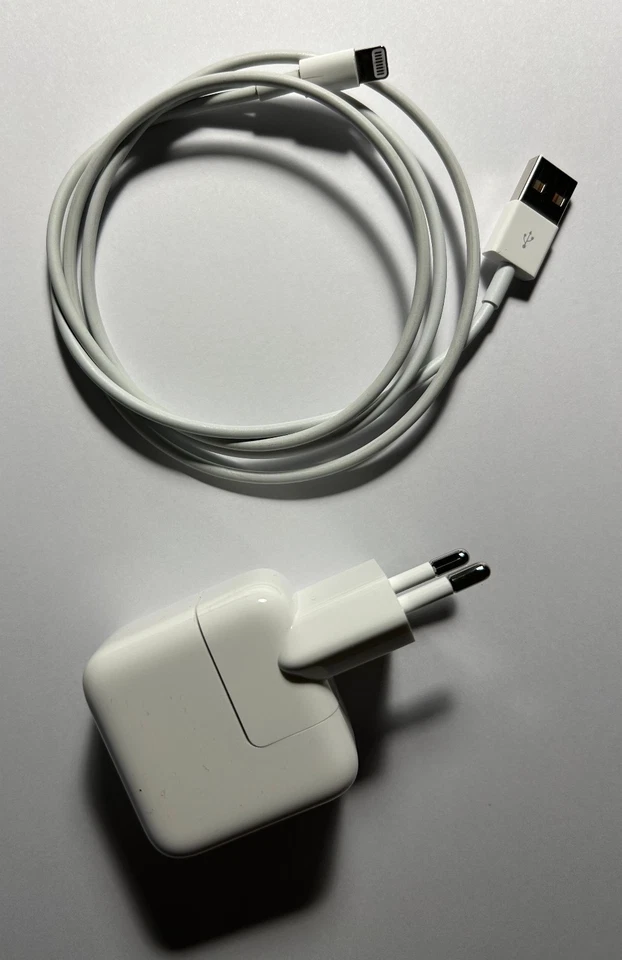 Apple iPad (6th generation) · 32GB · Wi-Fi, photo 2 sur 2
