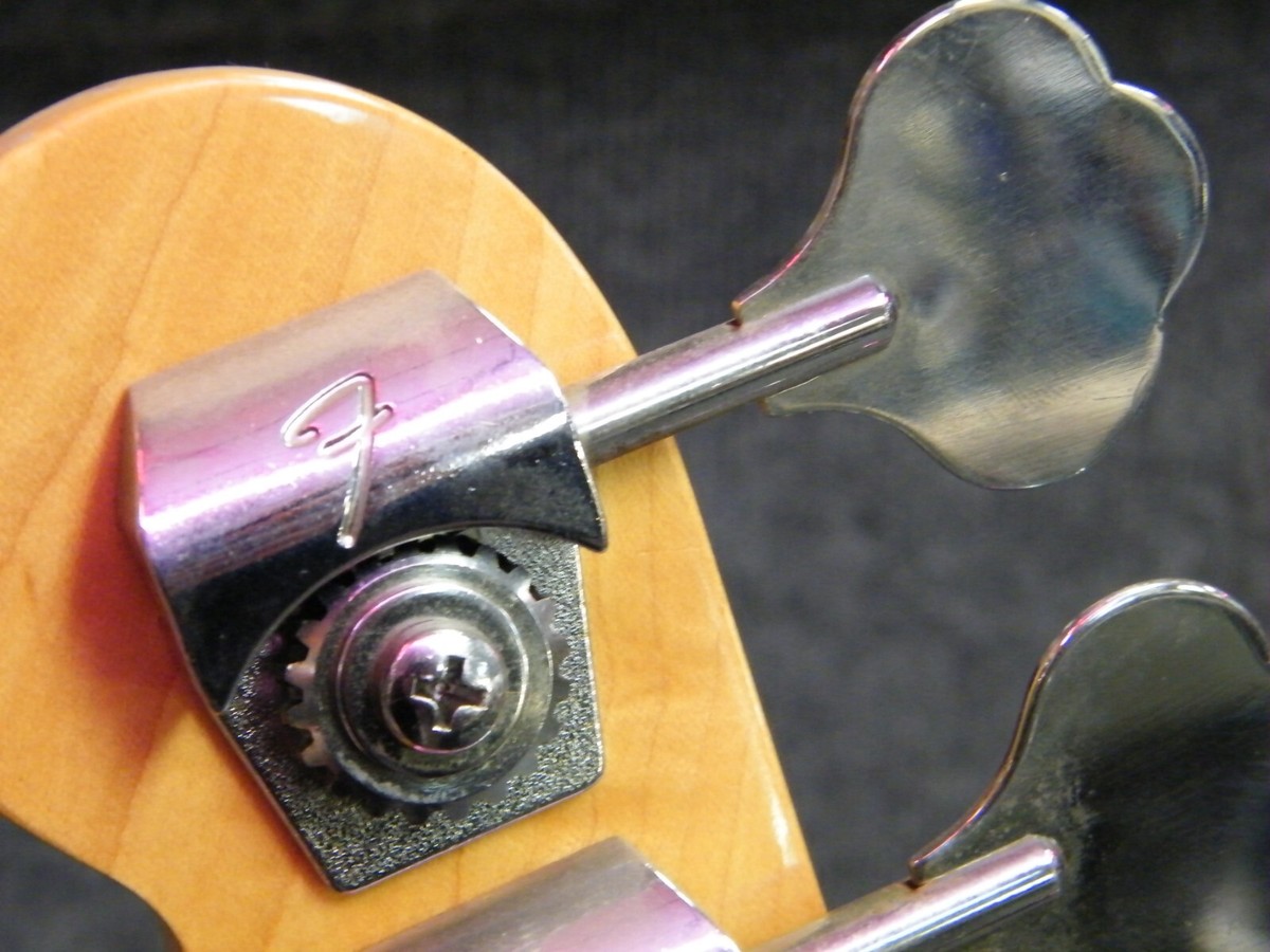FENDER Jazz Bass - USA 1983 ALL ORIGINAL w/ Hard Shell Case FENDER Jazz Bass - USA 1983 ALL ORIGINAL w/ Hard Shell Case