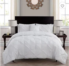 VCNY Home Carmen White 4 Piece Queen Pintuck Comforter Set