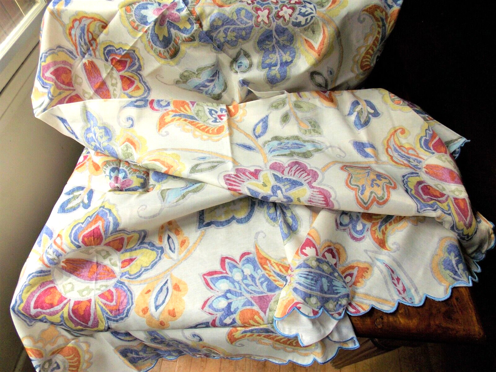 Nappe imprimée fleurie Floresta en polycoton durable de haute qualité