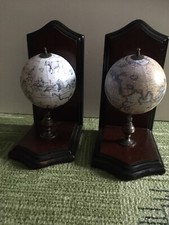 Buchstützen Globus A M