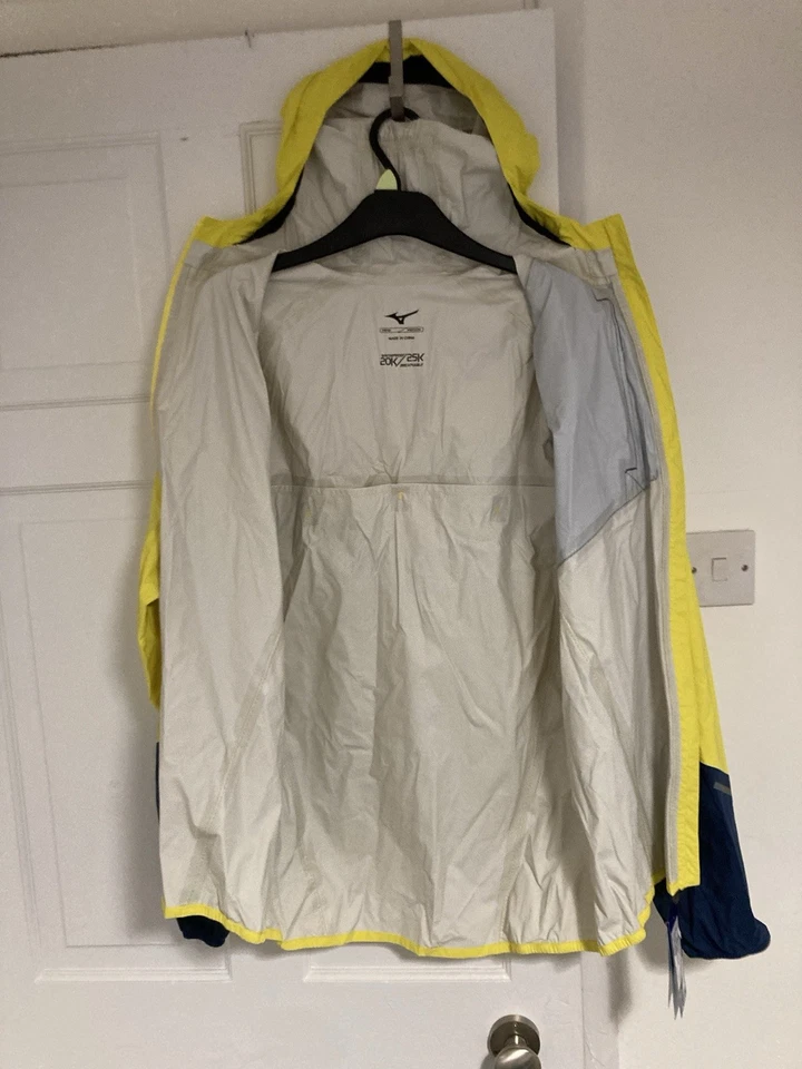 Mizuno Mens 20K ER Waterproof Running Jacket Quince Yellow Medium Brand New - Image 3 of 4