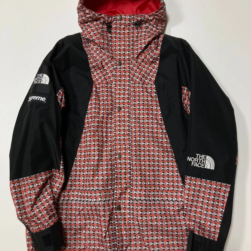 Veste légère de montagne cloutée Supreme / The North Face rouge