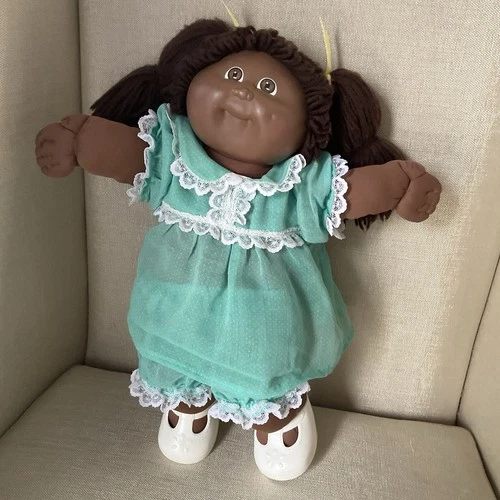 Vintage 1982 Coleco Cabbage Patch Kid Doll #37 Brown Yarn Hair Green Dress Shoes