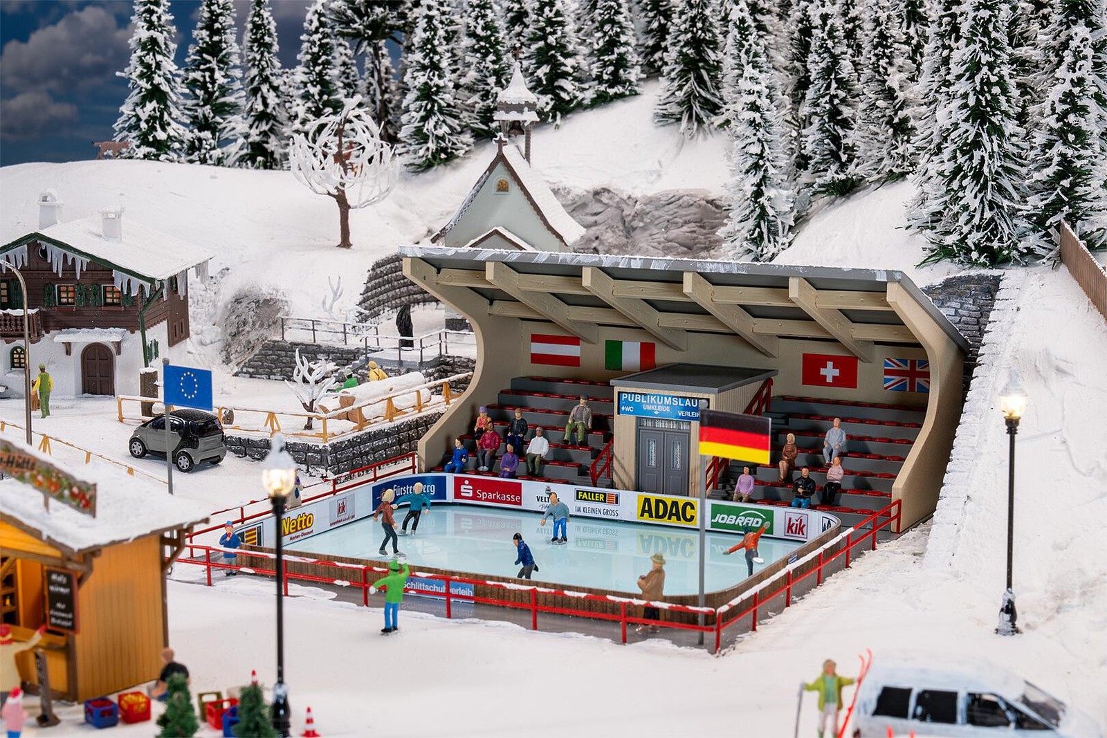Maquette, Patinoire artificielle avec figures animées - Faller 134005 plastique