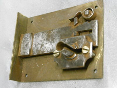 Ancienne Serrure De Coffre Ou De Porte En Bronze Et Fer Forgé - Occasion - Pièce De Décoration