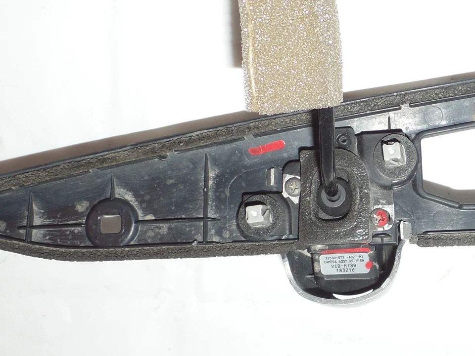 Acura MDX 2007-2009 tapa maletero embellecedor con cámara OEM - plateado Foto 3 de 4