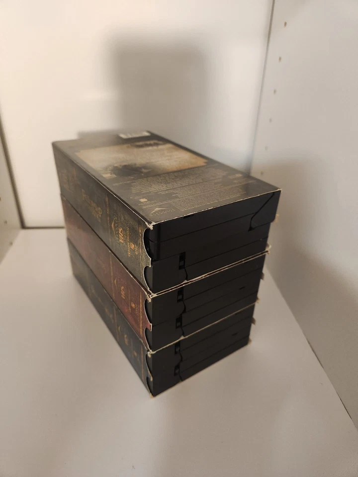 LORD OF THE RINGS TRILOGY EXTENDED EDITIONS WIDESCREEN VHS 2 Tape Sets - Image 4 of 4