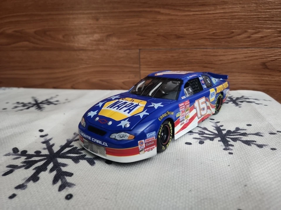 NASCAR Michael Waltrip 1/24 Diecast #15 Napa 2004 Monte Carlo Goodyear - Image 3 of 4