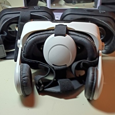 Smartphone VR Headset VR Headset, White/Black, 120Hz, 110° FOV, Head Strap