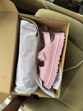 Women's Uggs Brand New Slippers Size 5 Never Been Wore Price 100