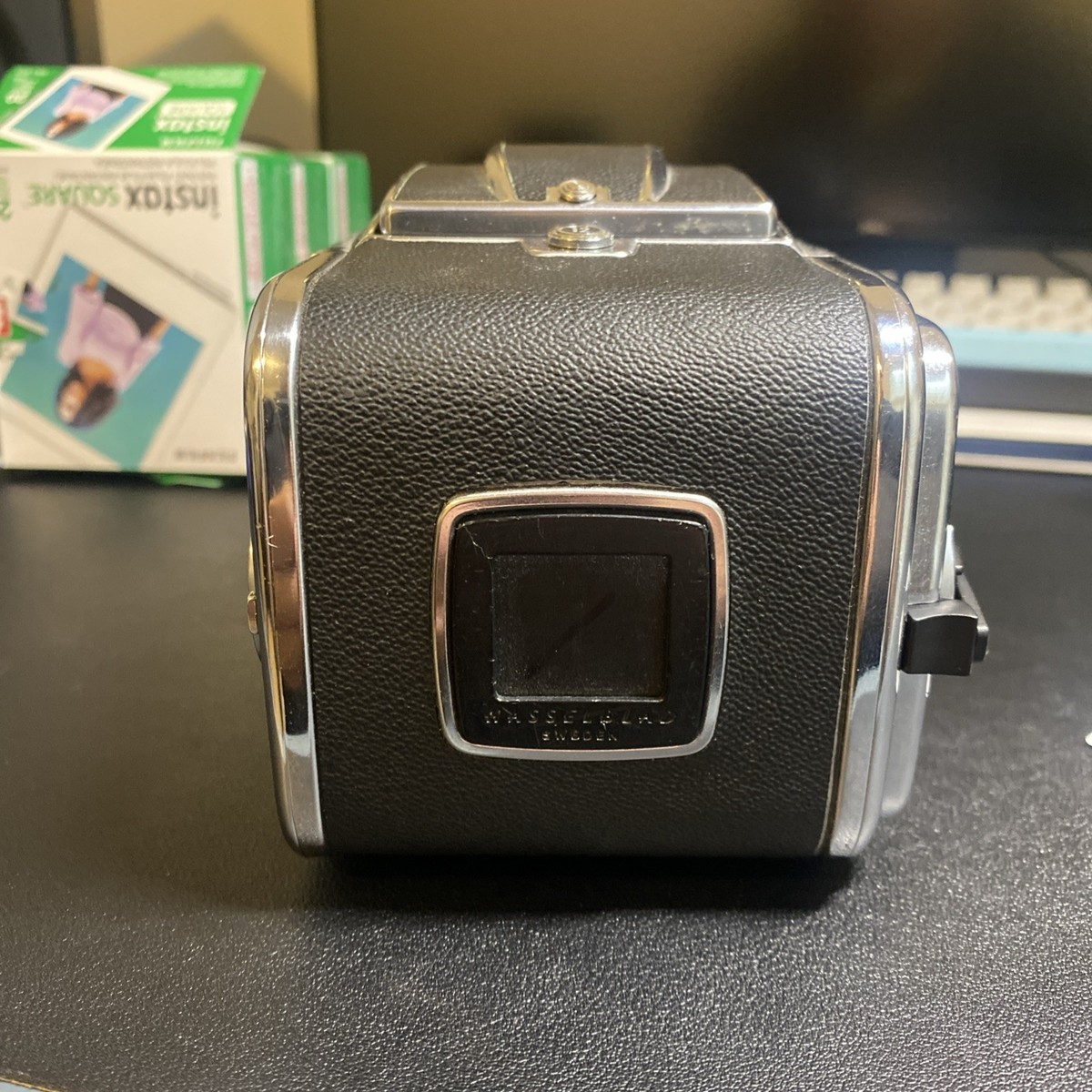Hasselblad 501CM Medium Format SLR Film Camera with 80 mm lens Kit