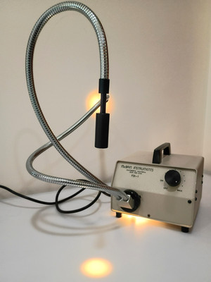 McBain Instruments FOI-1 Fiber Optic Illuminator Light Source Tested Working