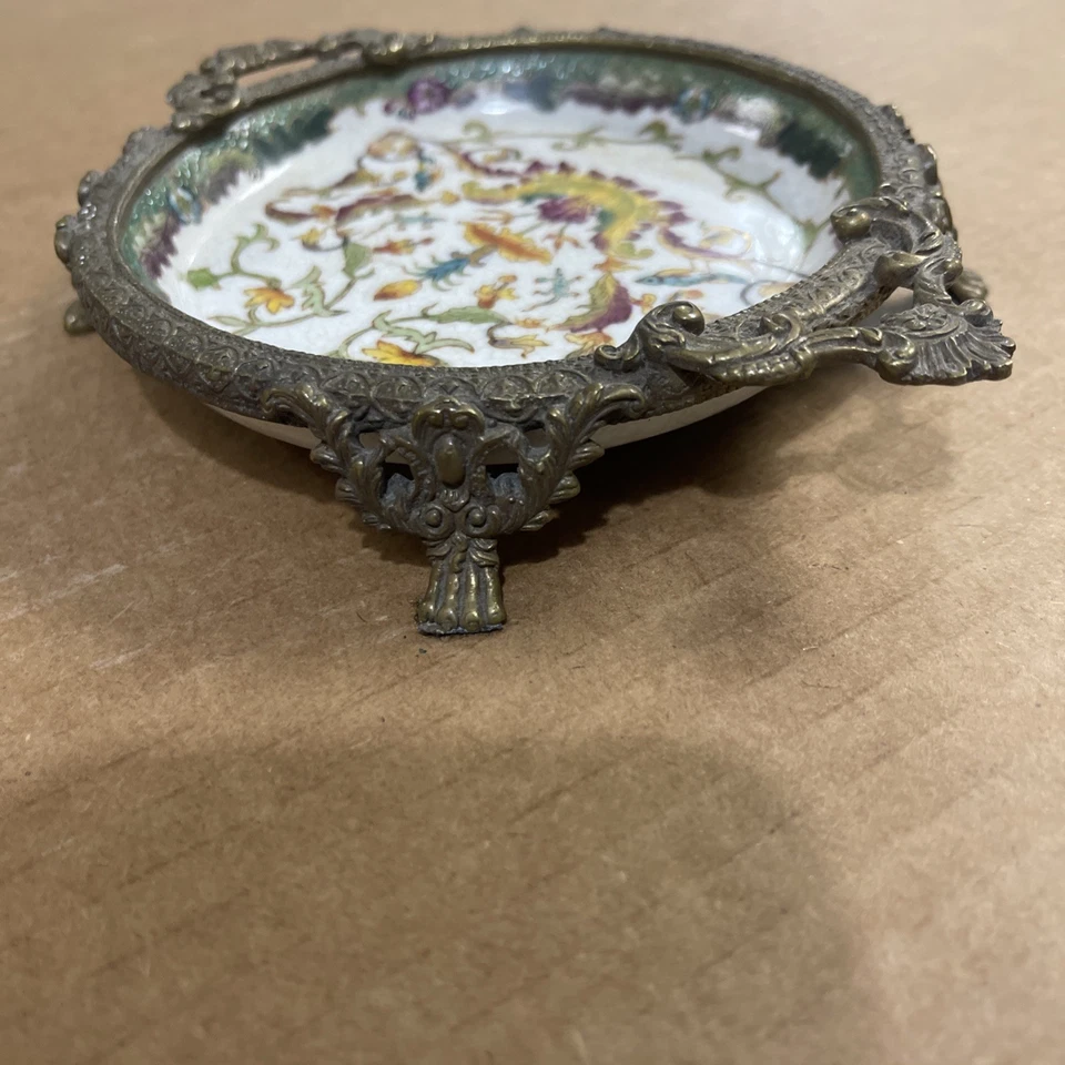 VTG ATQ Tang Hua Zhi Rong PORCELAIN AND BRASS FOOTED TRINKET  DISH 7”x 5” - Image 4 of 4