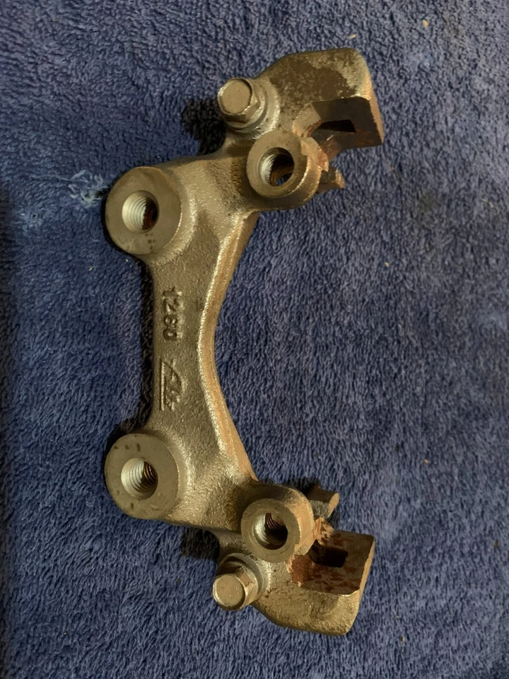 Soporte de pastillas de freno trasero convertible 88-93 Classic Saab 900 Turbo 94 Foto 3 de 4