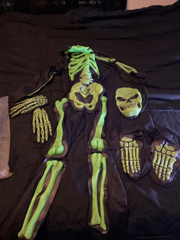 Fun World Boy’s Glow in the Dark Skeleton Costume Size 6-7