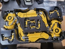 1/4 HOT TOYS IRON MAN SUIT UP