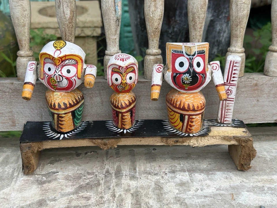 Antigua figura de ídolo de madera Odisha Old Lord Jagannath Balaram y Subhadra Maa Foto 3 de 4