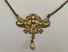 Collier Laiton Doré. Art Nouveau. Pendentif Perle. Fleur Feuilles. Chaine. 1900