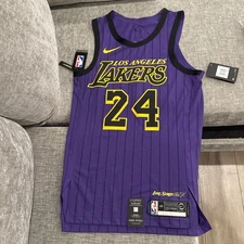 New Nike Lakers Jersey Kobe Bryant City Edition AV3696-505 Men’s Size Small 40